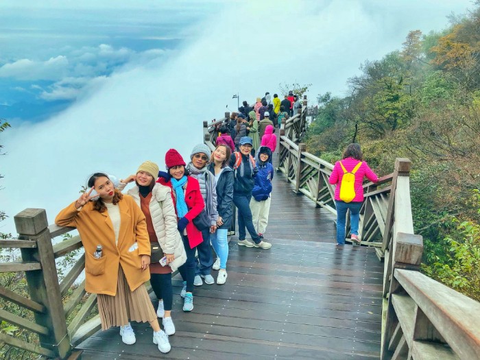 Lung linh đêm Phượng Hoàng Cổ trấn, cầu treo Trương Gia Giới