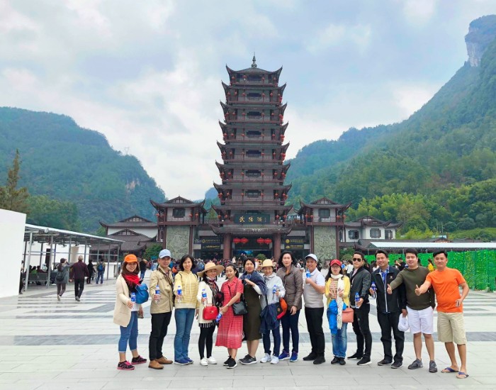 Lung linh đêm Phượng Hoàng Cổ trấn, cầu treo Trương Gia Giới