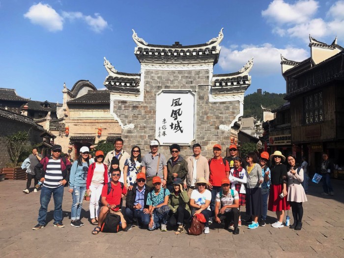 Lung linh đêm Phượng Hoàng Cổ trấn, cầu treo Trương Gia Giới