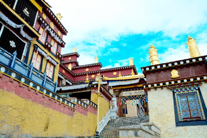 TU VIỆN TÙNG TÁN LÂM Ở SHANGRI-LA