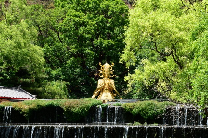 NGỌC THỦY TRẠI VÀ NỮ THẦN THIÊN NHIÊN