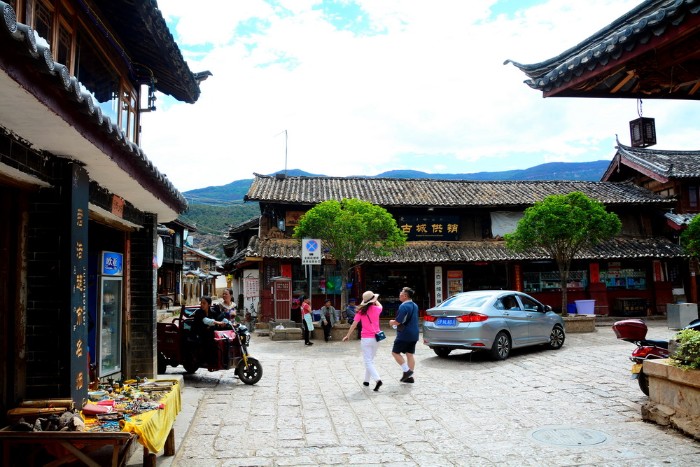 NGỌC THỦY TRẠI VÀ NỮ THẦN THIÊN NHIÊN