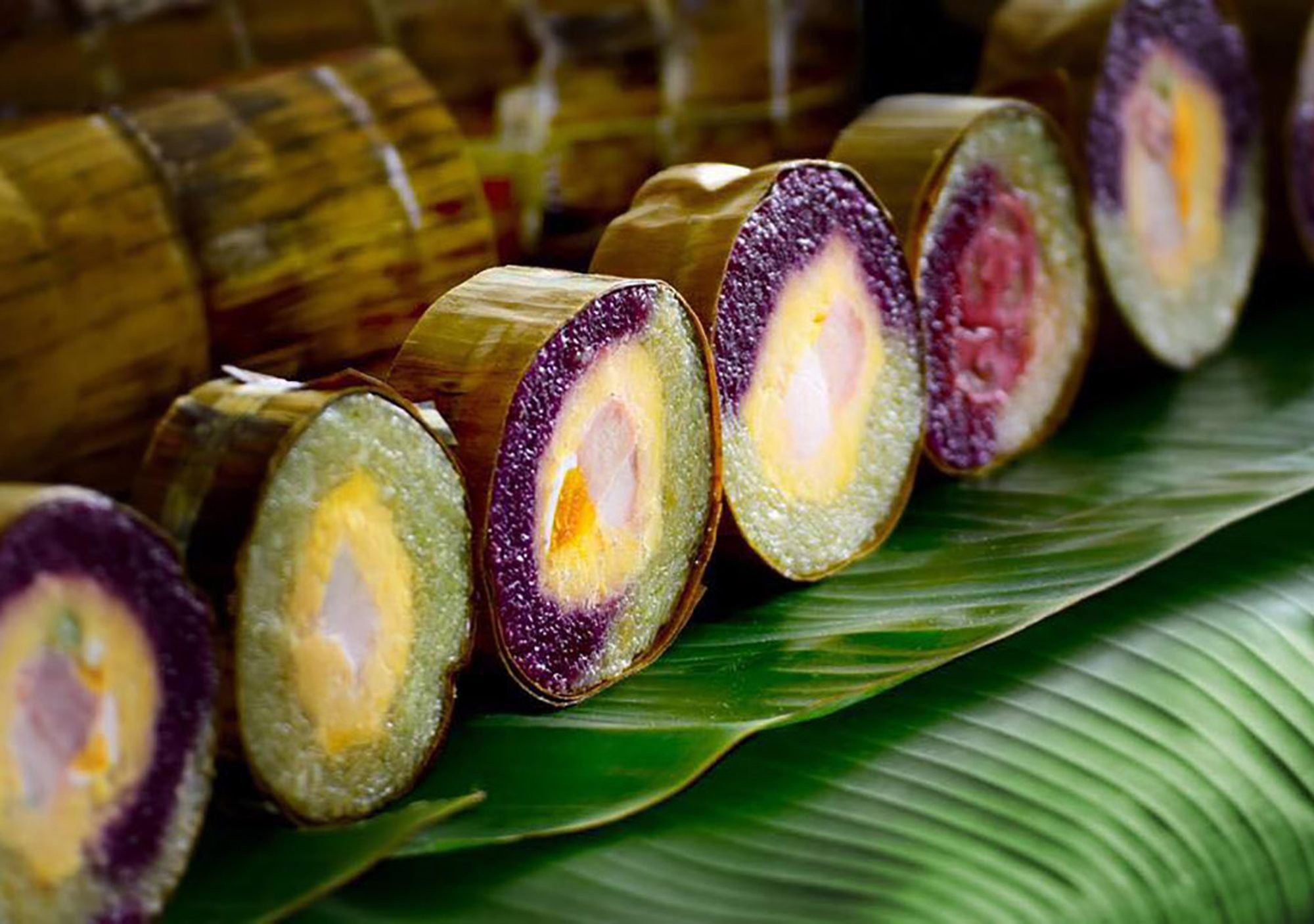 Bánh Tét là hình ảnh thường thấy trong ngày Tết miền Tây