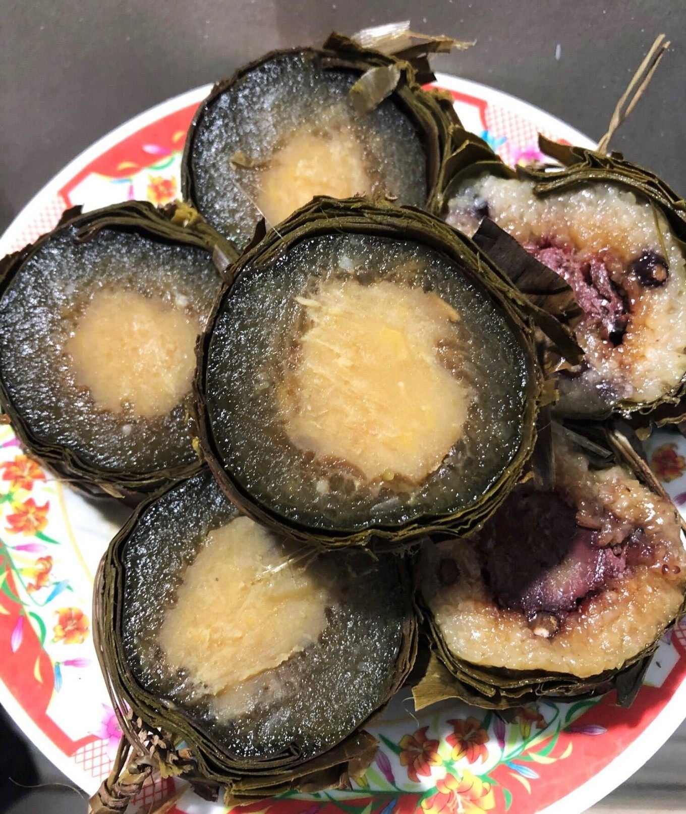 Hạt nếp trong và nở đều trong bánh tét tro