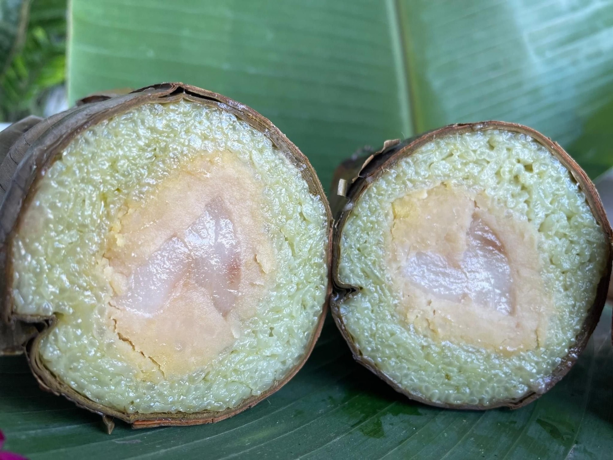 Bánh Tét thịt mỡ đậu xanh