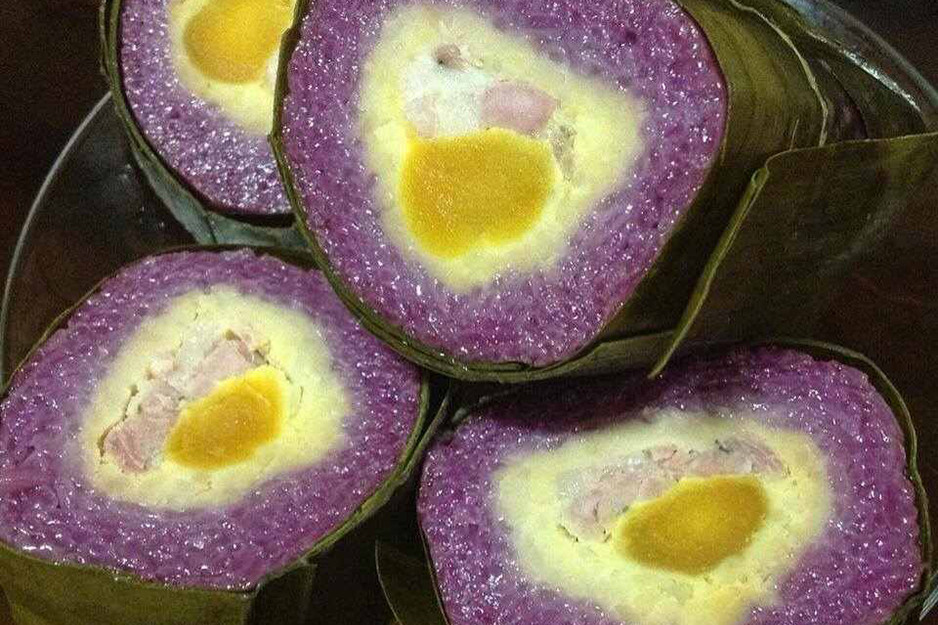 Bánh tét ngày Tết với màu tím đặc trưng