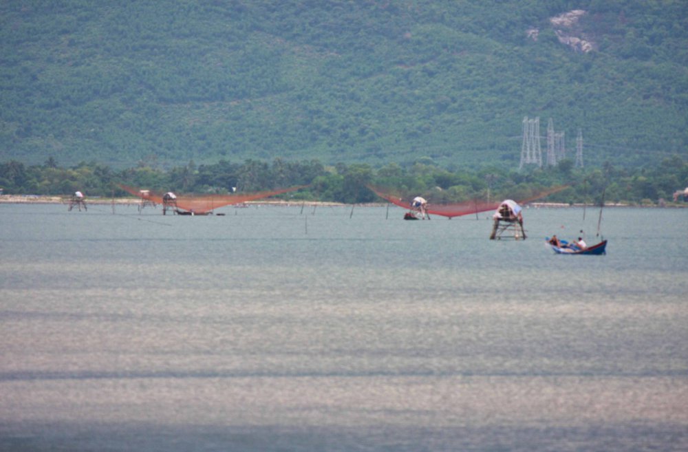 TSTtourist-chieu-thanh-binh-tren-dam-lap-an-2