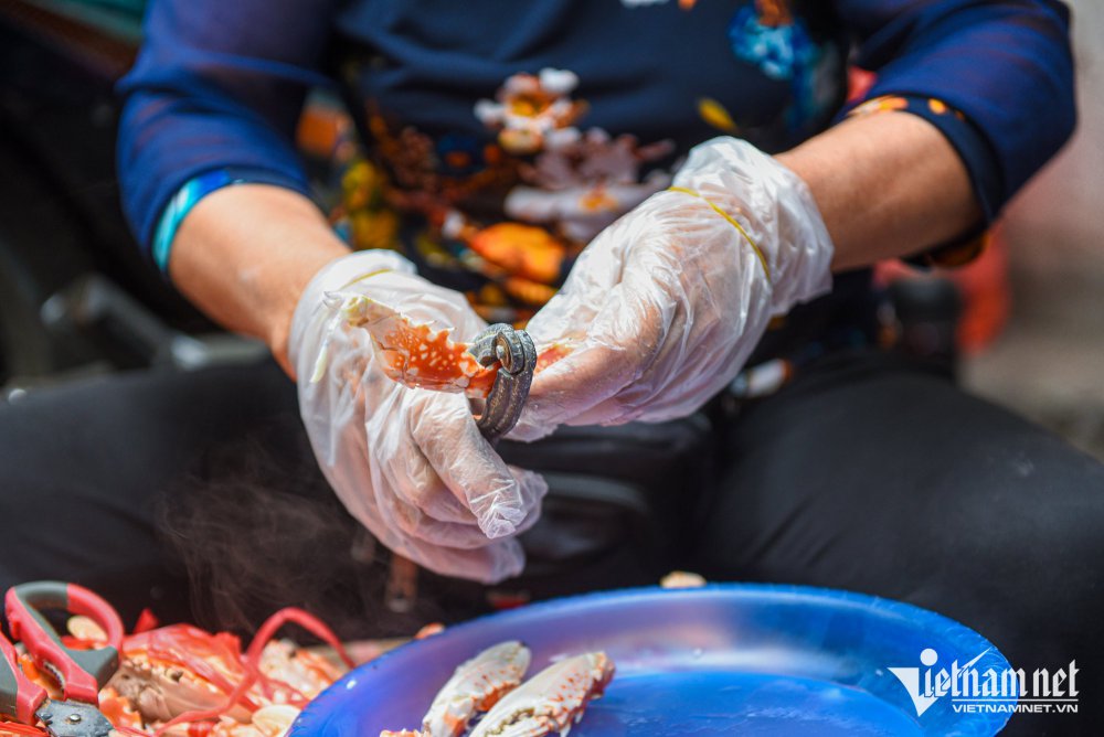 TSTtourist-met-ghe-via-he-ben-cho-dong-xuan-cua-cu-ba-u70-ngay-thu-tien-trieu-8