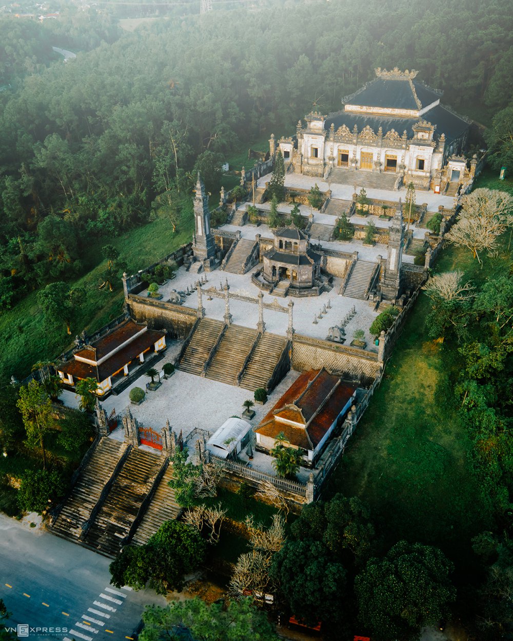 TSTtourist-nhung-dia-danh-hue-hut-khach-hon-nho-len-phim-3