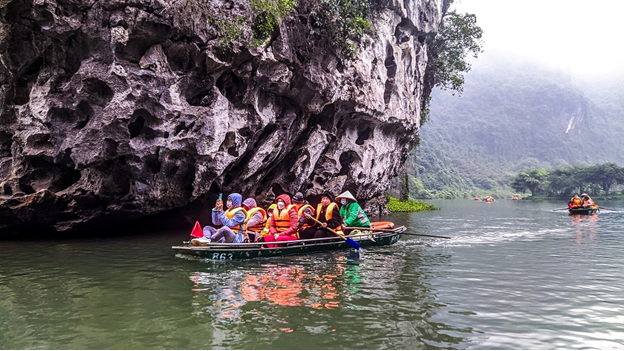 tsttourist-trai-nghiem-hon-1-gio-ngoi-thuyen-van-canh-doi-bo-tai-danh-thang-trang-an-5