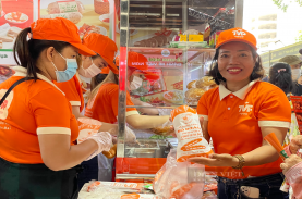 Chen chân ở Lễ hội Bánh mì TP.HCM: Bánh mì có gì mà thu hút đến vậy?