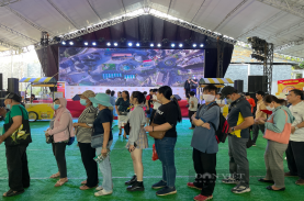 Xếp hàng đông nghẹt ở Lễ hội Bánh mì đang diễn ra tại TP.HCM