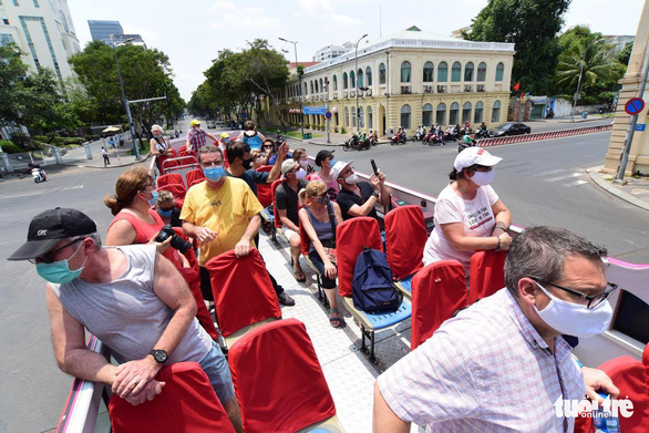 thu-tuc-gia-han-cho-khach-nuoc-ngoai