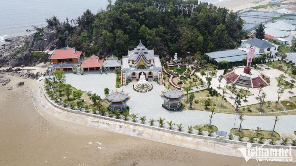 TSTtourist-chua-but-kien-truc-la-view-cua-bien-dep-ngat-ngay-o-thanh-hoa-12