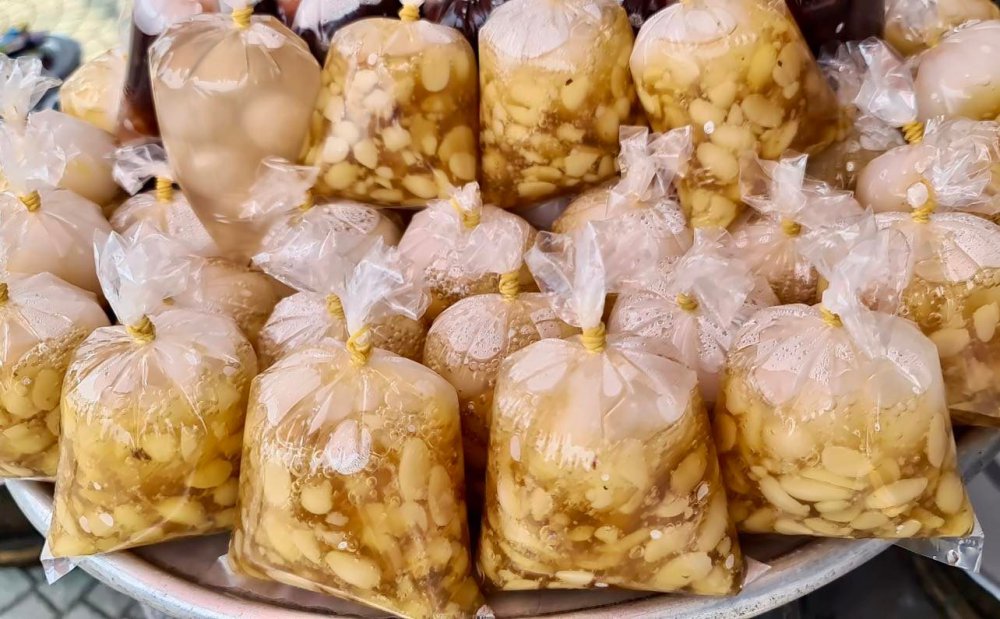 TSTtourist-nhung-mon-lot-da-ngon-va-re-o-hue-1