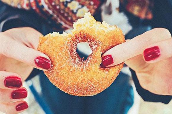 Bánh rán: Món ăn đơn giản chinh phục thế giới hiện đại