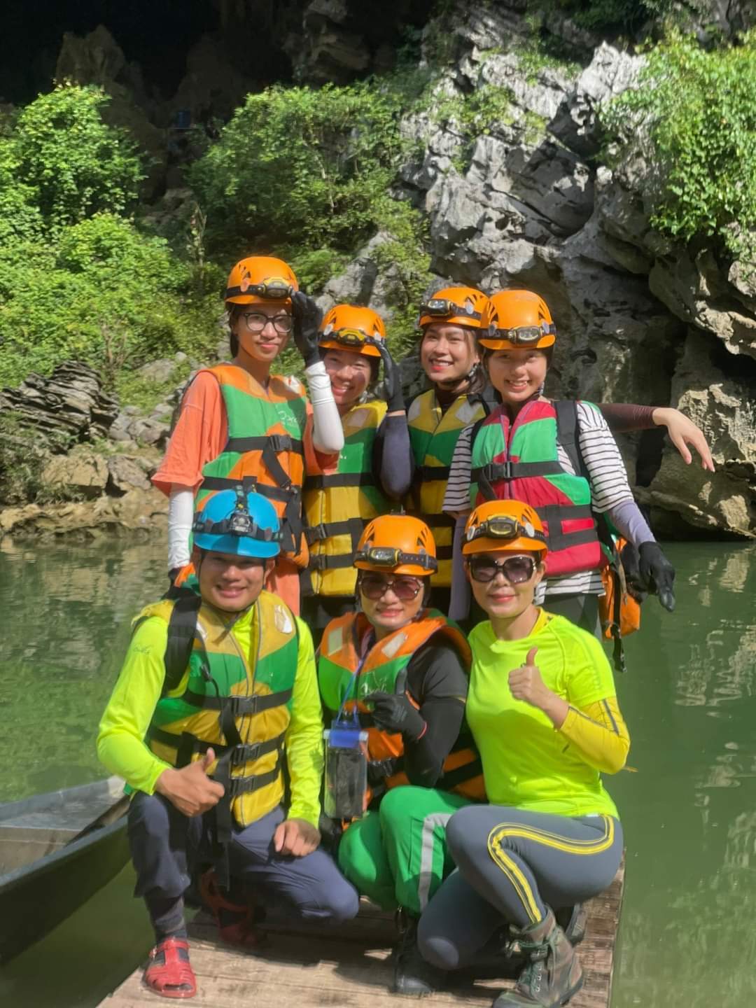 TSTtourist-quang-binh-canh-sac-hut-hon-khien-du-khach-chi-tien-trieu-de-an-hang-ngu-dong-1