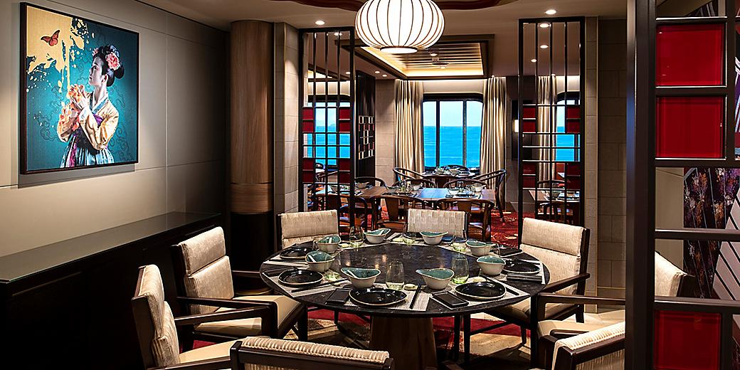 Hệ thống 25 nhà hàng với hương vị từ Á sang Âu trên tour du thuyền 5 sao châu Á