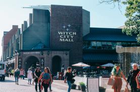 Thành phố phù thuỷ nổi tiếng mùa Halloween