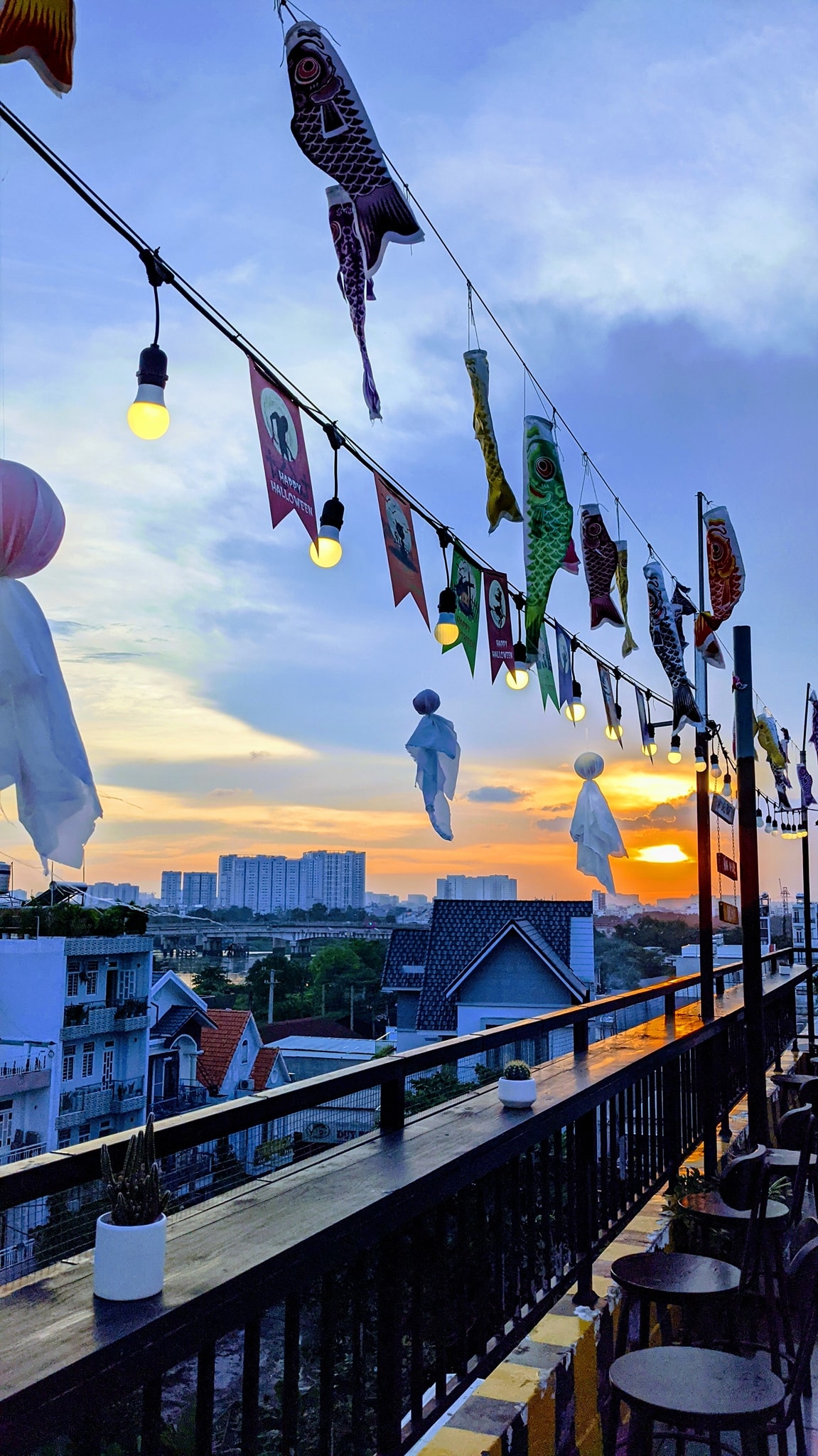 TSTtourist-nhung-quan-ca-phe-ngam-hoang-hon-sai-gon-2