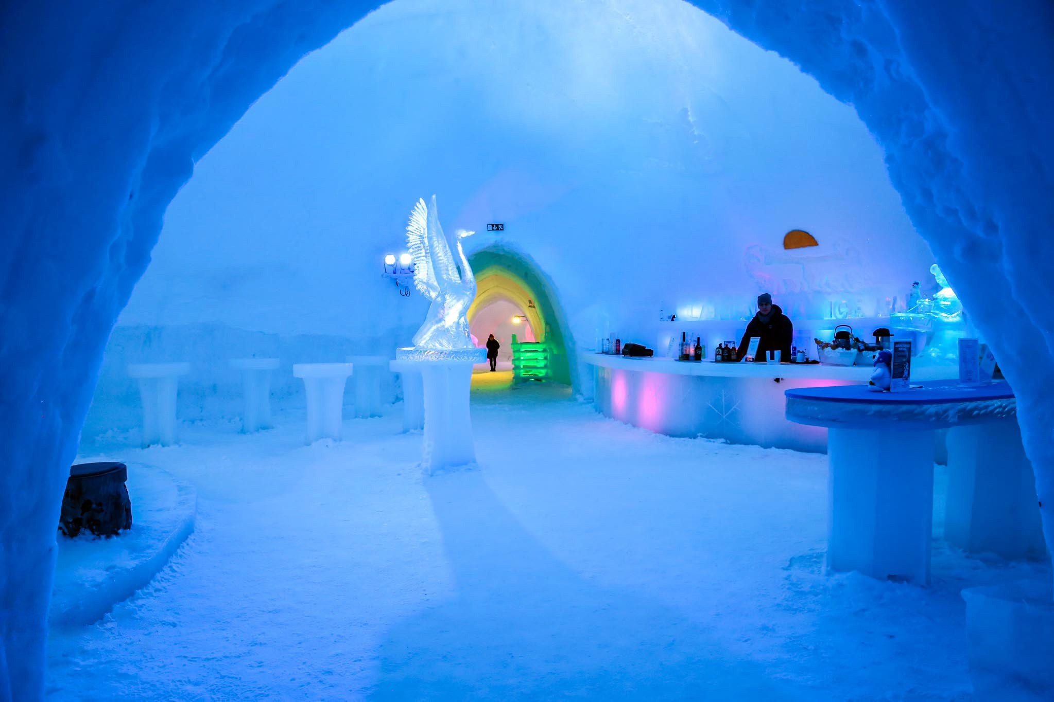 TSTtourist-chuyen-tham-xu-so-ba-chua-tuyet-cua-khach-viet-4