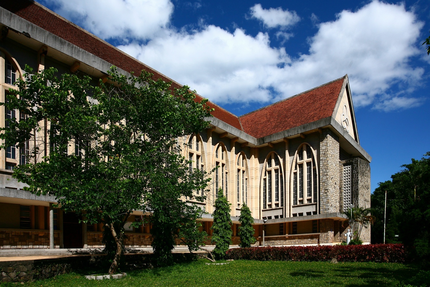 TSTtourist-net-doc-dao-cua-nha-tho-phu-cam-3