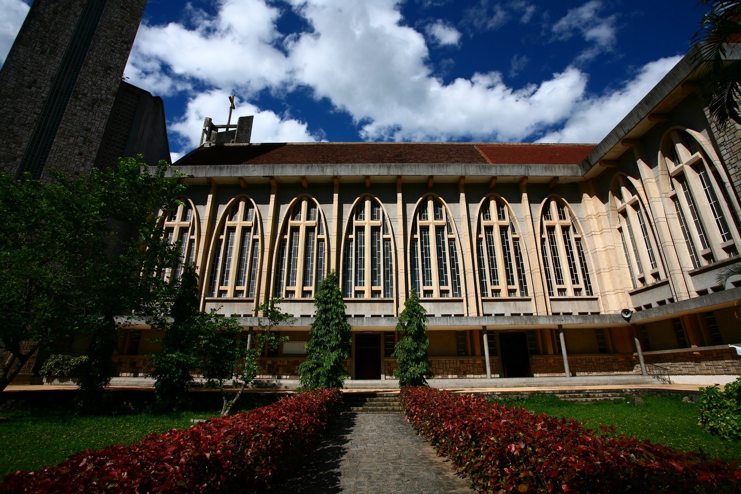 TSTtourist-net-doc-dao-cua-nha-tho-phu-cam-5