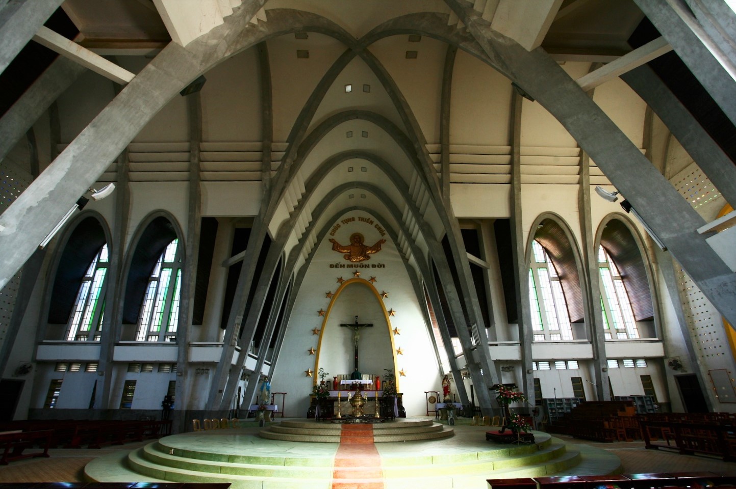 TSTtourist-net-doc-dao-cua-nha-tho-phu-cam-9