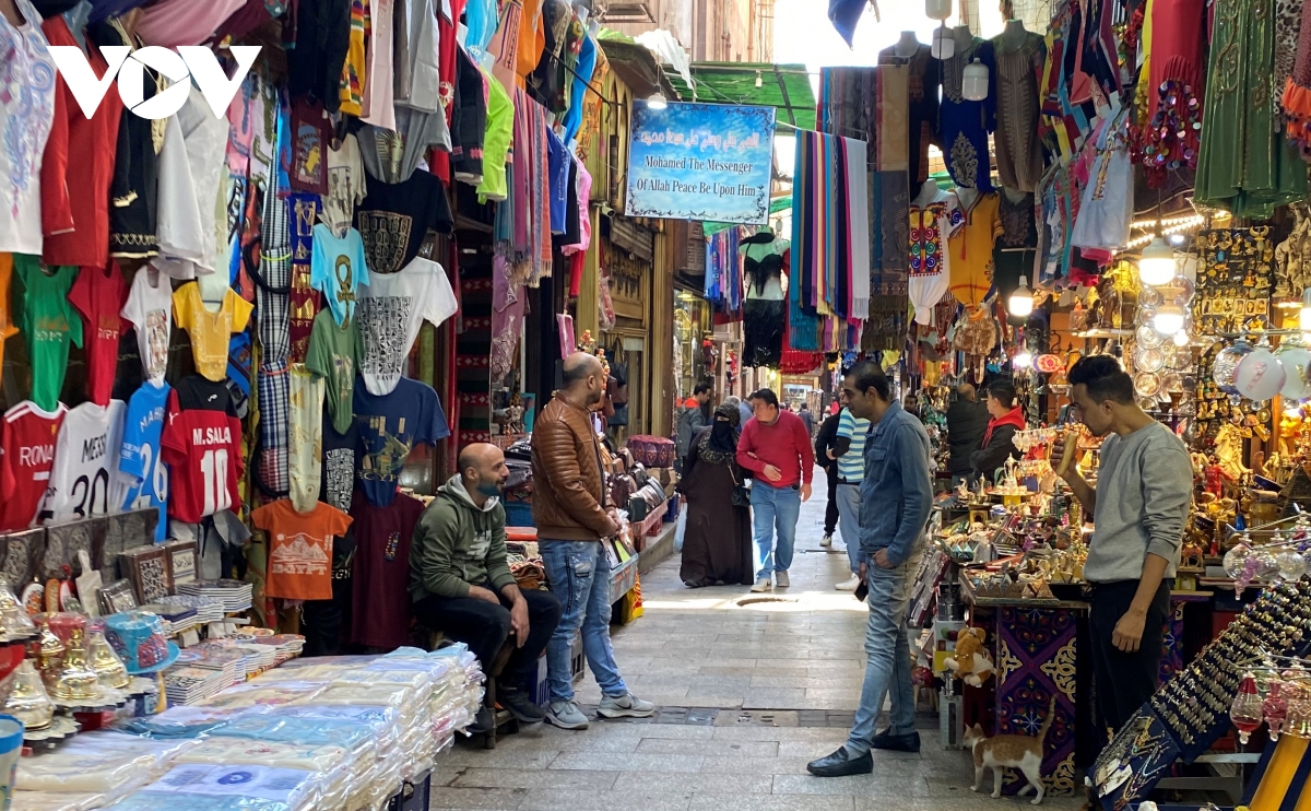 TSTtourist-nganh-du-lich-ai-cap-dan-hoi-sinh-3