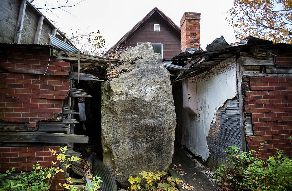 TSTtourist-ngoi-nha-bi-tang-da-bo-doi-3