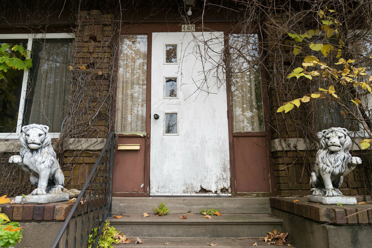 TSTtourist-ngoi-nha-bi-tang-da-bo-doi-8