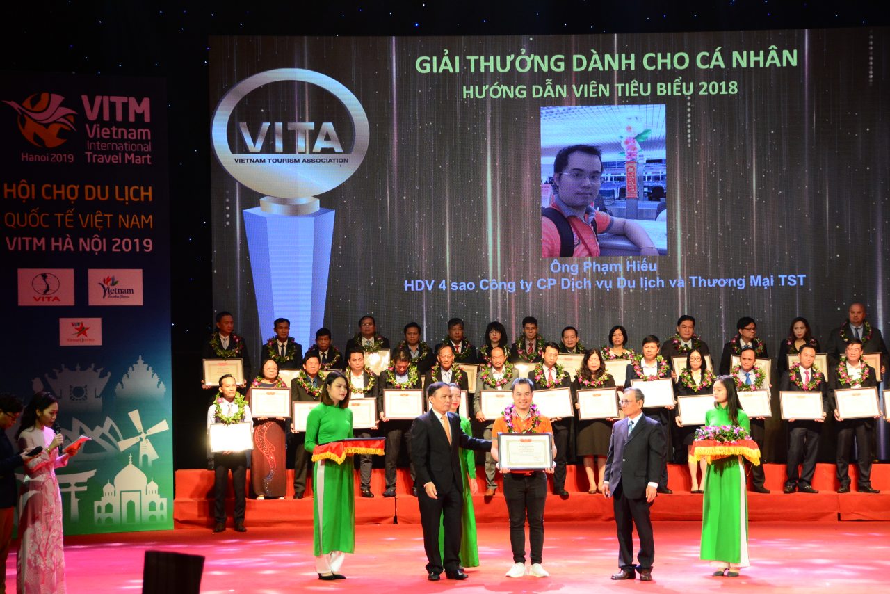 2_-_HDV_Pham_Hieu_dat_giai_HDV_tieu_bieu_nam_2018